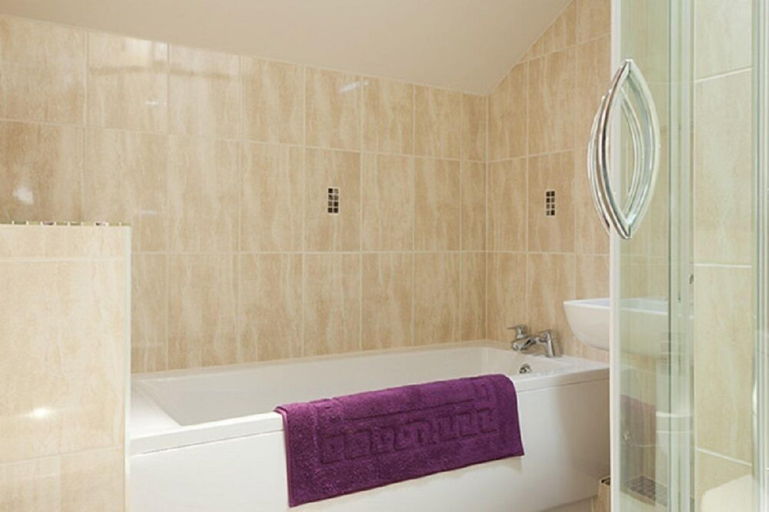 Bathroom 5, The Fountain Tea Rooms B&B, Derbyshire
