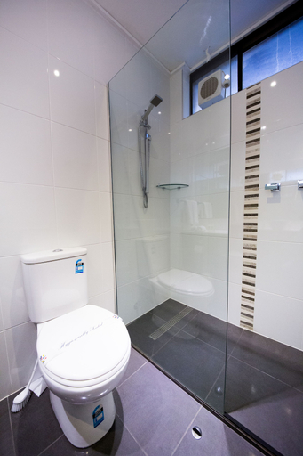 Bathroom 4, Sandown Regency, Melbourne