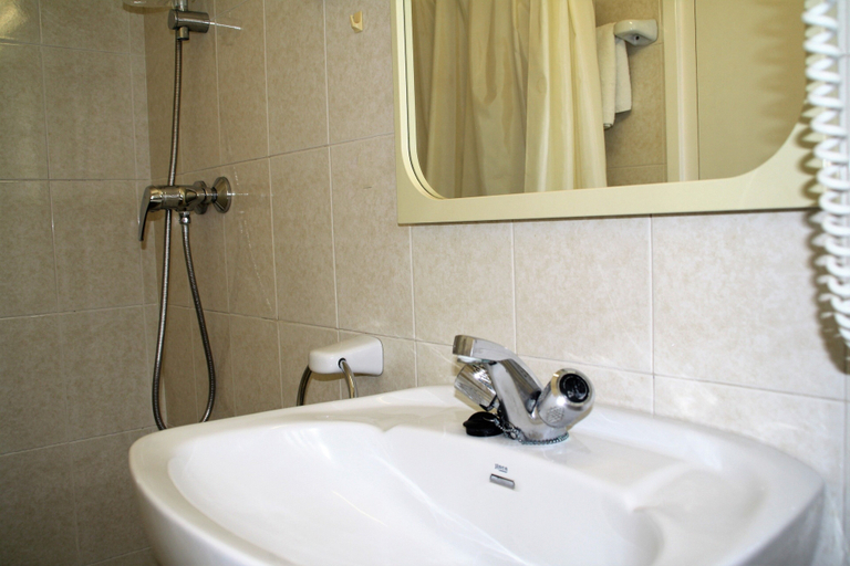 Bathroom 3, Apartaments Margarita Sabina Pinell, Girona