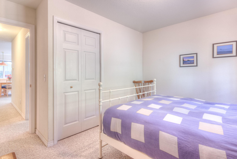 Bedroom 3, Juniper House MCA 499, Tillamook