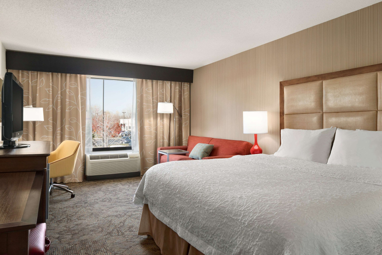 Bedroom 3, Hampton Inn & Suites Detroit/Sterling Heights, Macomb