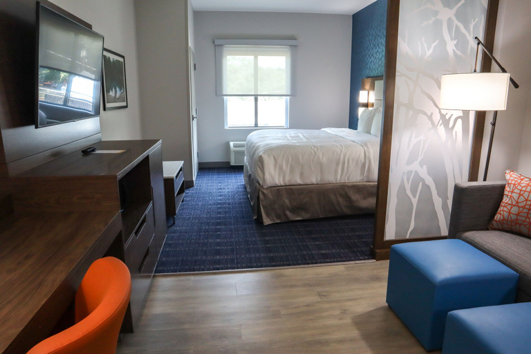 Bedroom 4, Comfort Suites Gainesville near University, Alachua