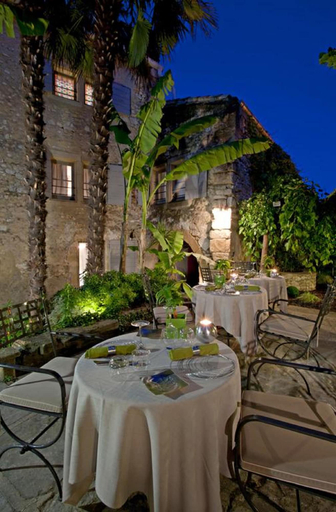 Food & Drinks 5, Hostellerie Le Castellas, Gard