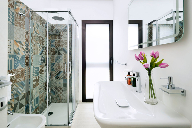 Bathroom 4, San Lorenzo - Timo, Syracuse