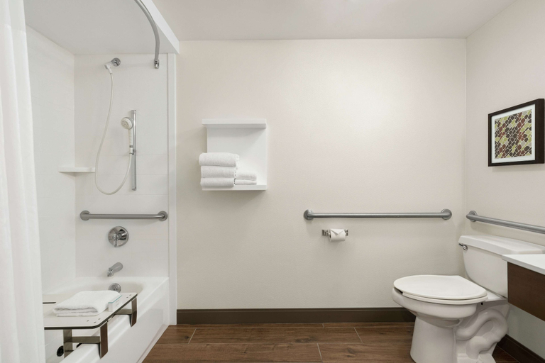 Bathroom 4, Hampton Inn Portland-Airport, Multnomah
