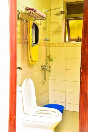 Bathroom 4, Four Vins Hotel & Apartments, Jinja
