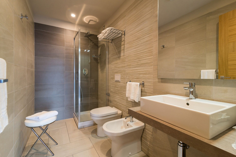 Bathroom 5, President Park Hotel, Catania