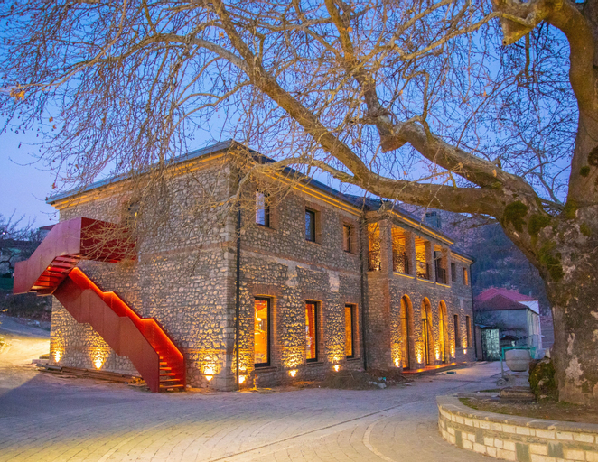 Melesin Distillery, Kolonjës