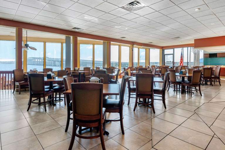 Food & Drinks 5, Quality Inn & Suites Palatka Riverfront, Putnam