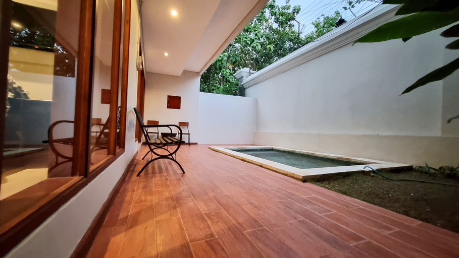 Exterior & Views 29