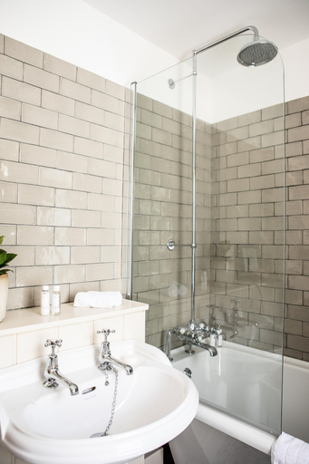 Bathroom 4, The White Horse, Kent