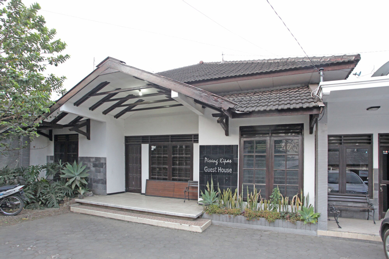 Exterior & Views 4, RedDoorz @ Soekarno Hatta 2, Malang