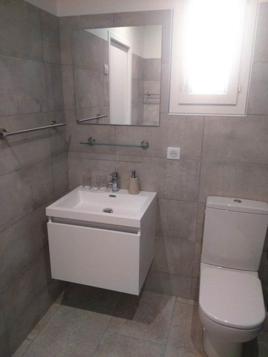 Bathroom 5, Le Jasmin, Alpes-de-Haute-Provence