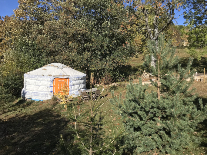 Exterior & Views 2, Eco Yourte Les Airelles, Puy-de-Dôme