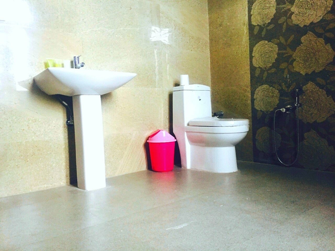 Bathroom, Garur Valley, Almora