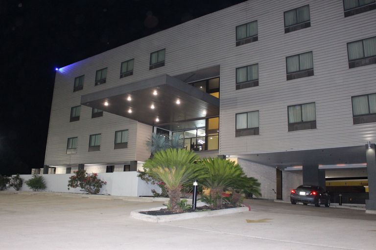 Exterior & Views 2, Baymont by Wyndham Columbus, Colorado