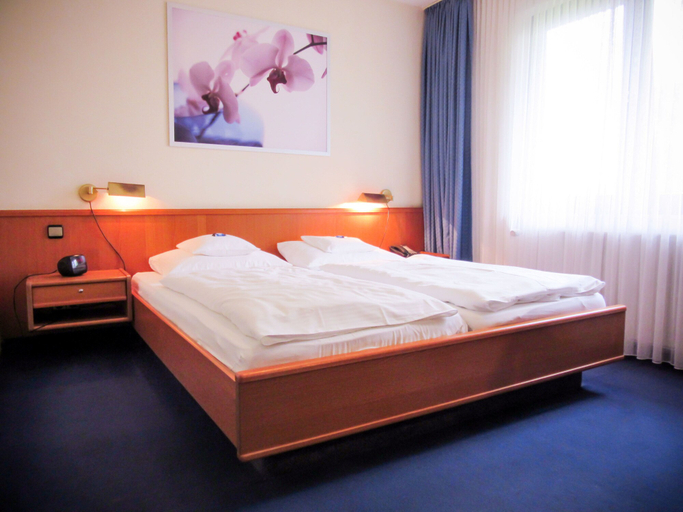 Bedroom 3, Hotel Zur Flora, Essen