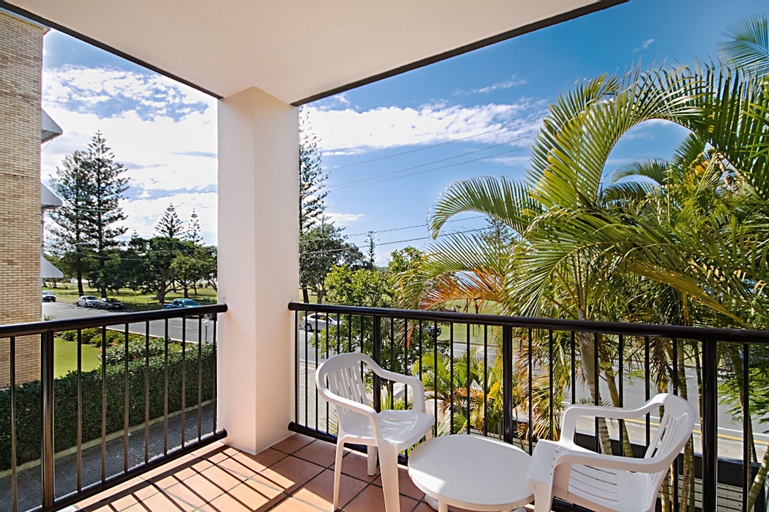 Exterior & Views 6