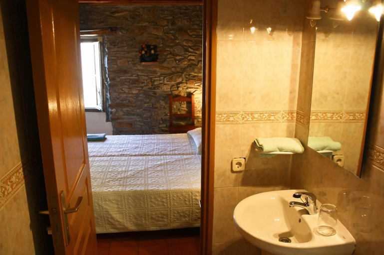 Bathroom 3, Hostal Ruso, Girona