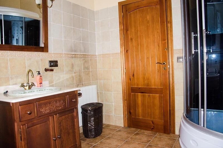 Bathroom 3, Alojamiento Rural Pelijas, Jaén
