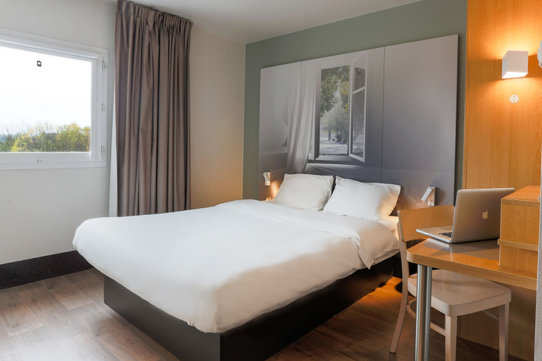 Bedroom 3, B&B Hotel Valenciennes Marly, Nord