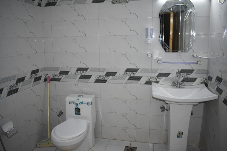 Bathroom, Green City Hotel, Hazara