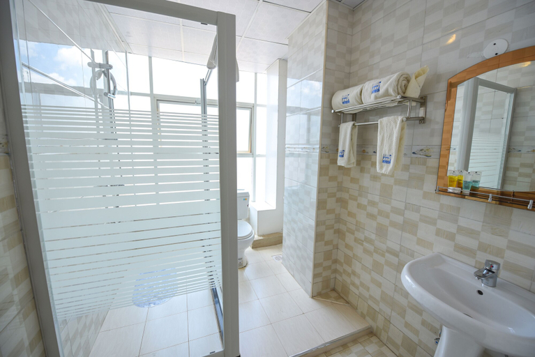 Bathroom 4, BMK House Apartments, Kampala