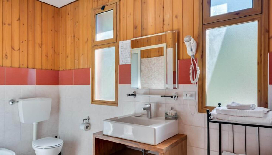 Bathroom, Agriturismo San Cataldo Farm Home, Messina