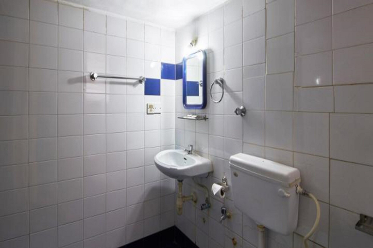 Bathroom, Alor Holiday Resort, North Goa