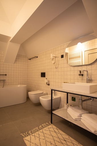 Bathroom 4, Hotel Republika, Zagreb