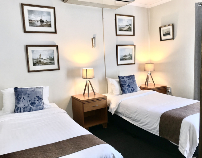 Bedroom 3, Mariners Court Hotel Sydney, Sydney