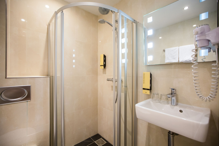 Bathroom 5, OZO Hotels Cordial Amsterdam, Amsterdam