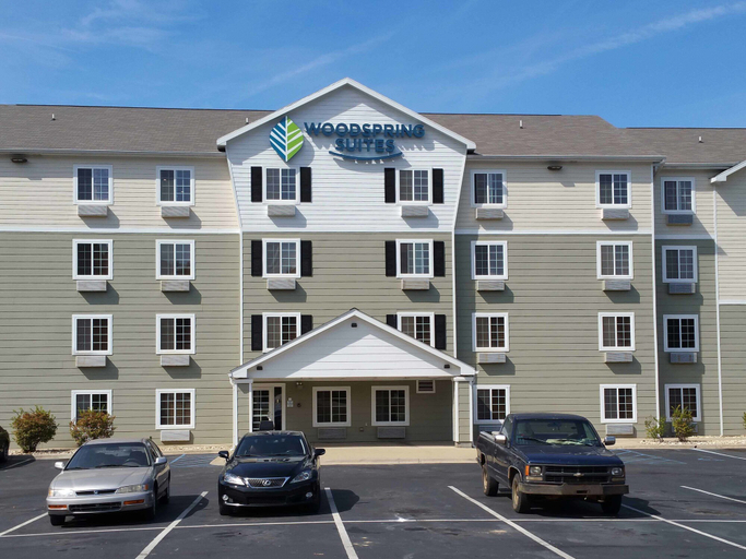 Exterior & Views 2, Suburban Studios Watford City, McKenzie