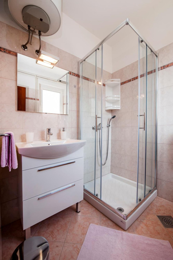 Bathroom 5, Rooms Stefania, Rovinj