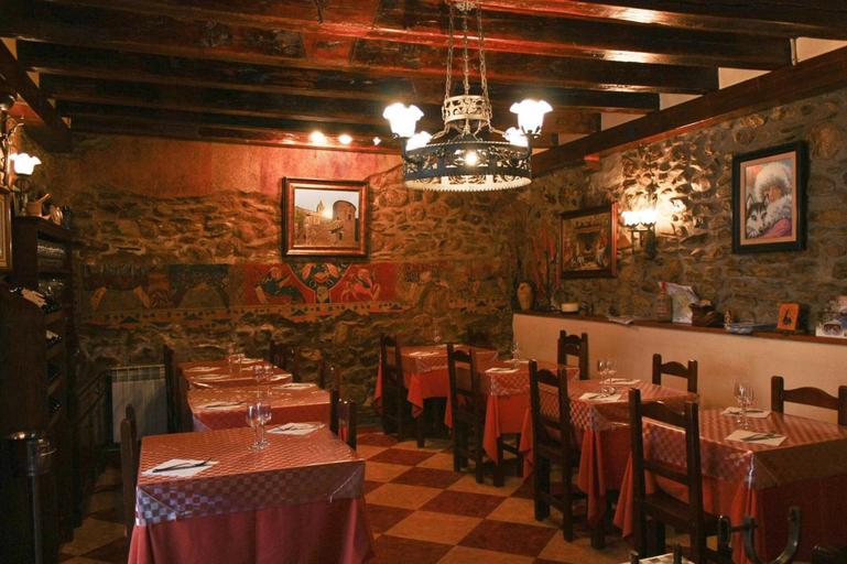 Food & Drinks 4, Hostal Ruso, Girona