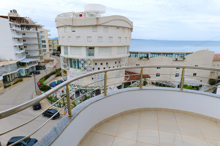 Others 5, Dior Hotel, Sarandës