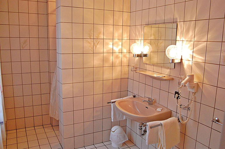 Bathroom 5, Hotel Hubertushof, Emsland