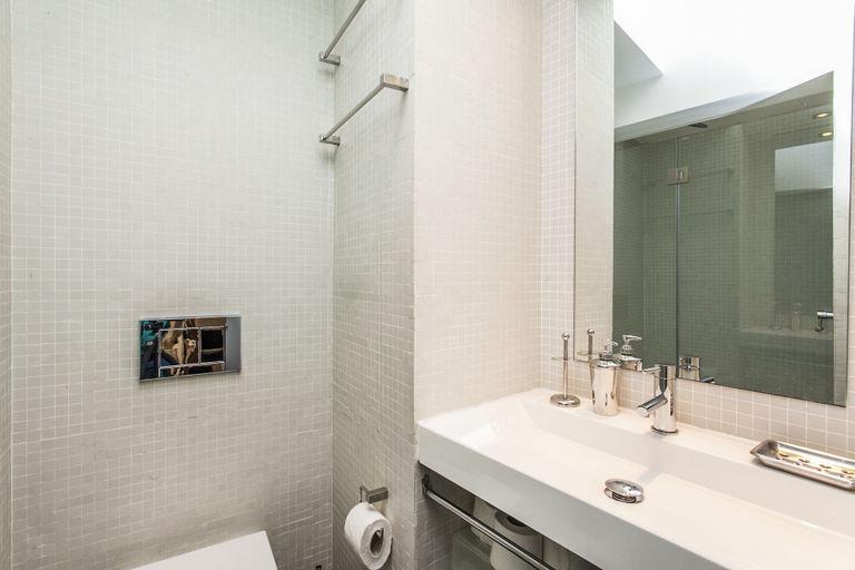 Bathroom, LxWay Apartments Alfama, Lisbon