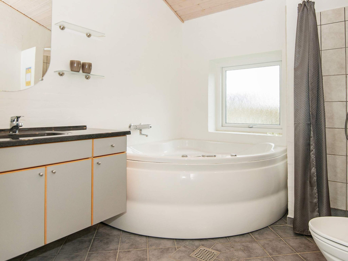 Bathroom 3, Delux Holiday Home in Lemvig With Whirlpool, Lemvig