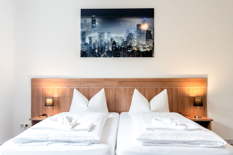 Bedroom 2, Hotel Fresh INN, München