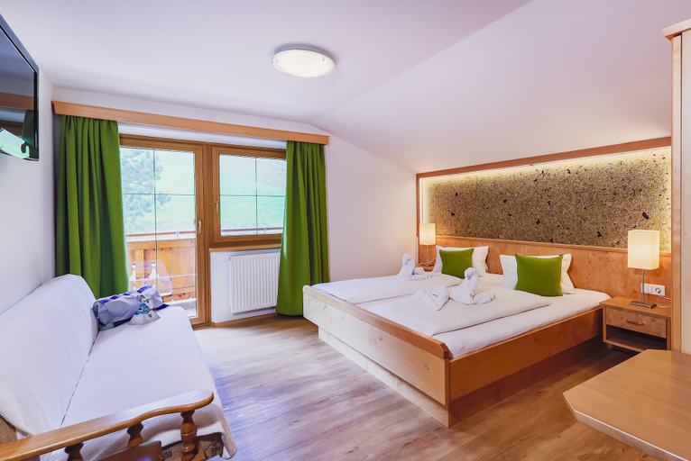 Bedroom 3, Hotel Garni Panorama Guggenbichl, Zell am See