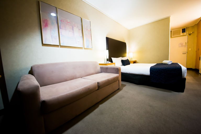 Bedroom 3, Sandown Regency, Melbourne