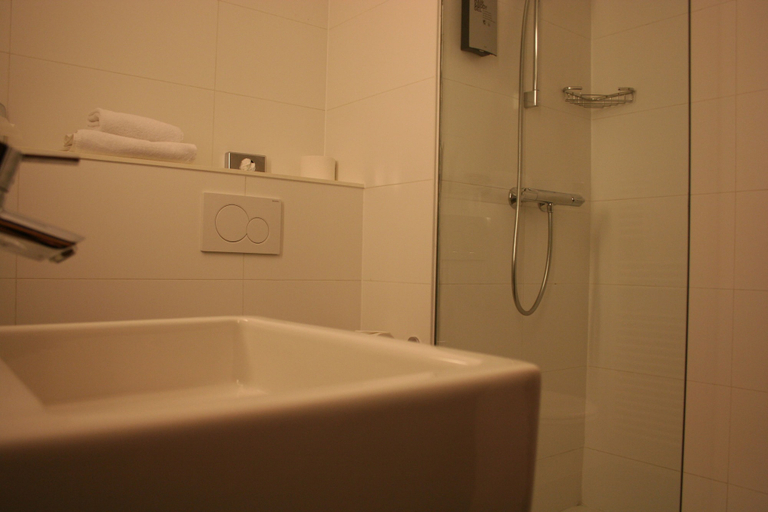 Bathroom 5, Hotel Sirius, Liège