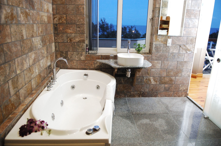 Bathroom 4, New Wave Hotel Vung Tau, Vũng Tàu