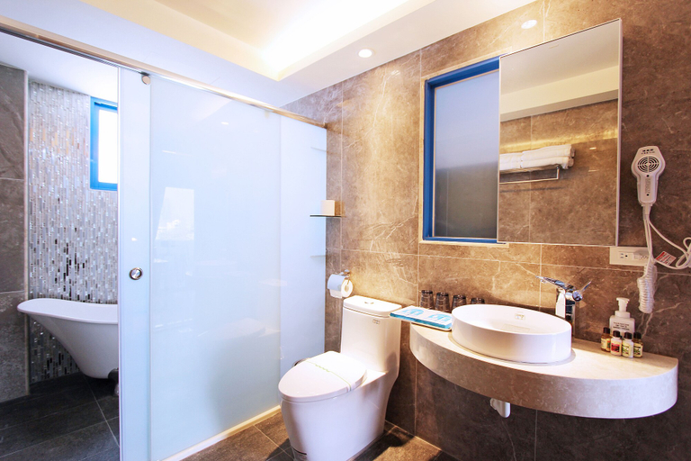 Bathroom 3, White Mediterranean, Hualien