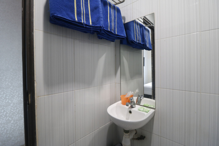 Bathroom 4, RedDoorz @ Batu Aji Batam, Batam