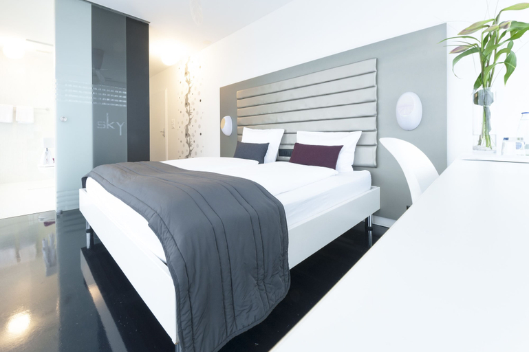 Bedroom 4, Sky Motel, Rheintal