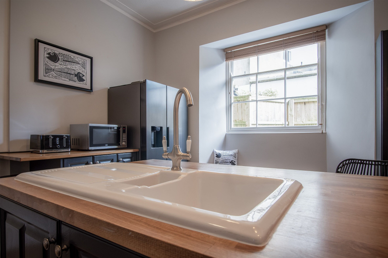 Bathroom 4, Gwynne House - 6 Bedroom - Tenby Harbour, Pembrokeshire