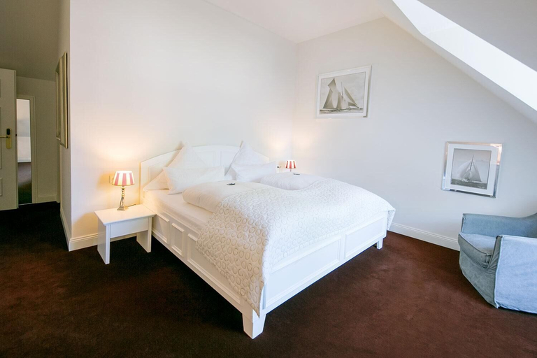 Bedroom 2, Schloss Burgbrohl, Ahrweiler