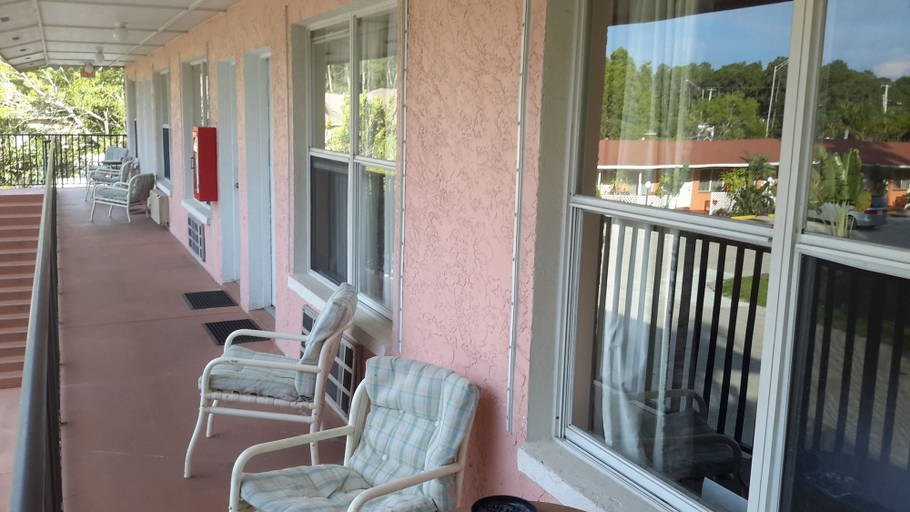 Others 5, Conty's Motel, Collier